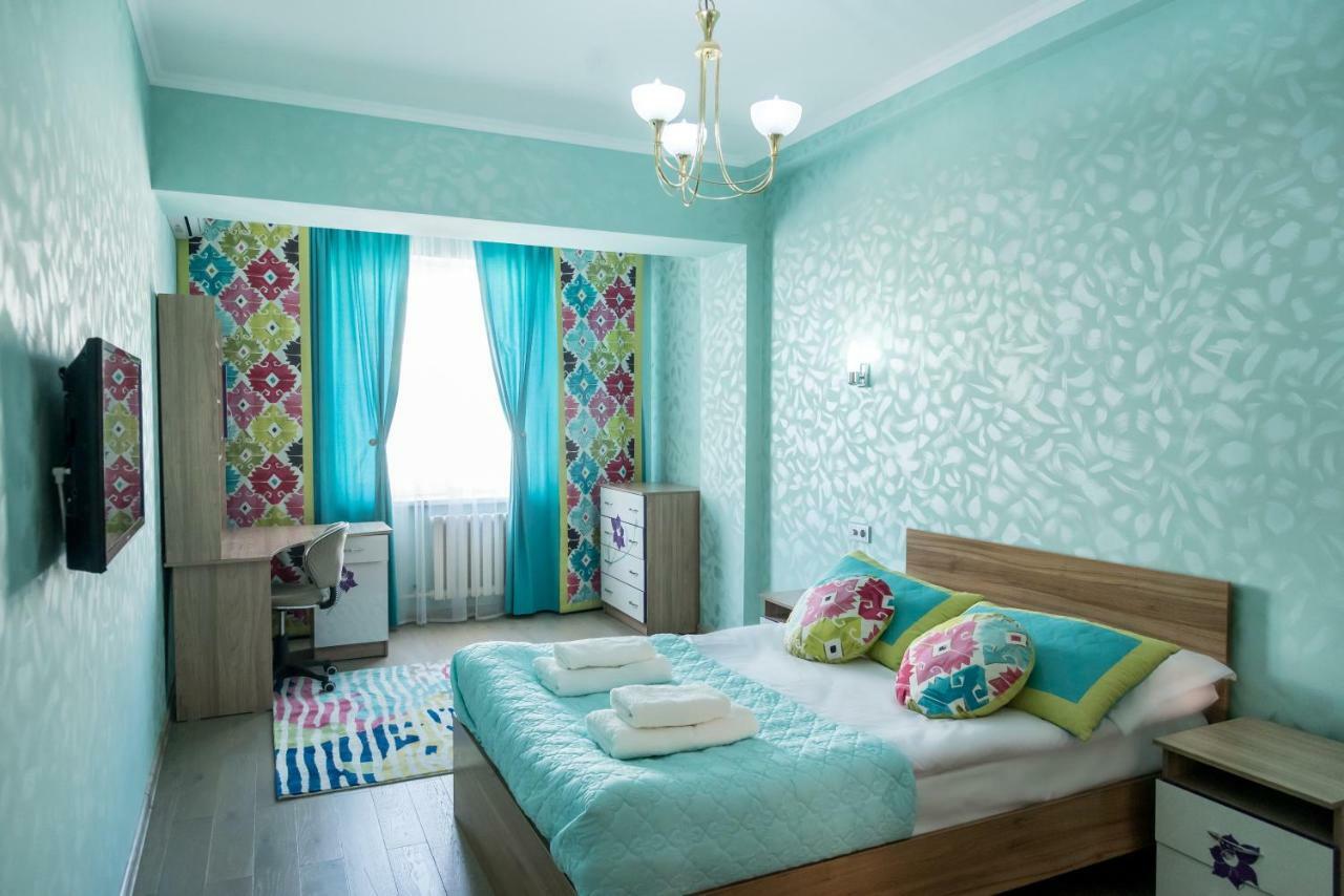 Spacious And Cozy Apartment In Bishkek Center Buitenkant foto